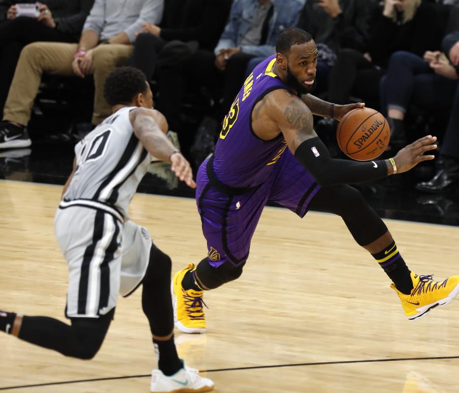 2-0击败安哥拉，梅西晒照：很自豪能继续代表我的祖国征战（2-0力克安哥拉！梅西晒照：继续为祖国出战倍感自豪）