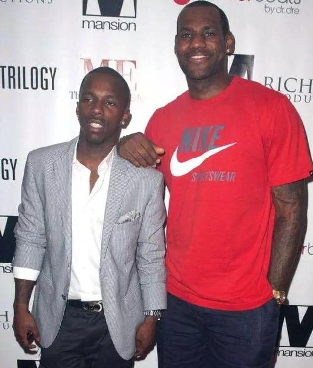 记者：曼联一月不打算买中场，已为明夏锁定多名引援目标（记者：曼联今冬无意引进中场，已圈定多名明夏引援人选）