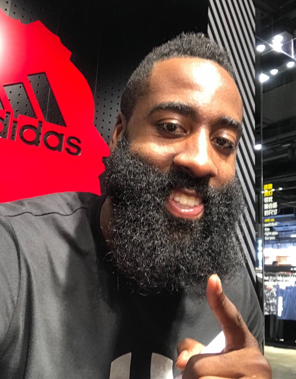 最近几日的皇马球迷。（这几天的皇马球迷）