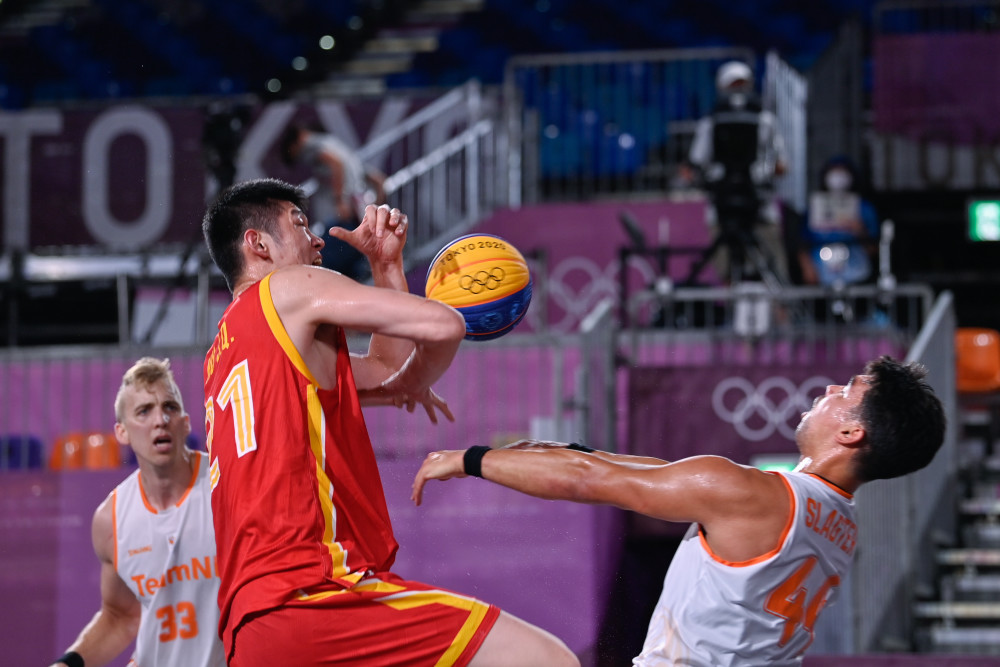 NBA焦点战：勇士主场逆转掘金,（NBA重磅对决：勇士主场翻盘击败掘金）